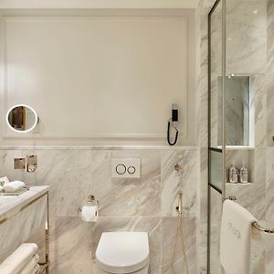 Superior Balcony Room exclusive access to Cadogan private gardens